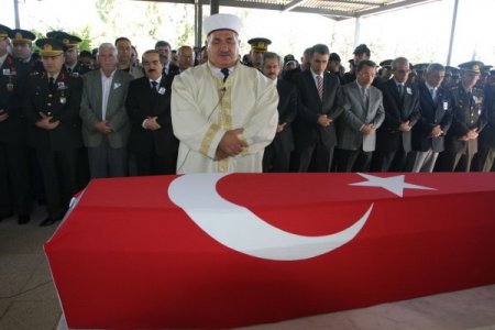 Şehit Polisin Eşi: O Allah Yolunda Öldü