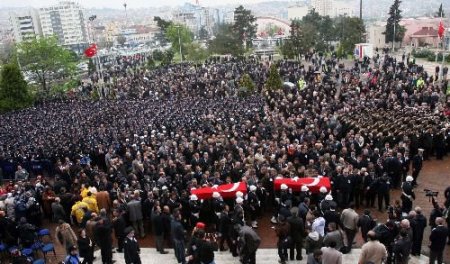 Şehit Polisler İçin Samsun Valiliği Önünde Tören Düzenlendi (1)