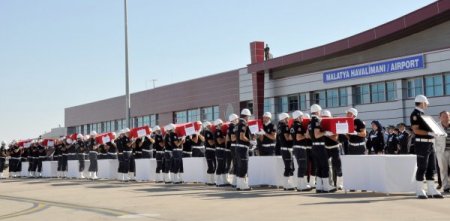 Şehit polisler memleketlerine uğurlandı