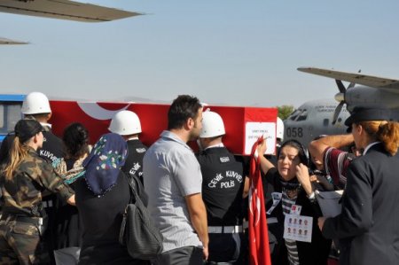 Şehit polisler memleketlerine uğurlandı