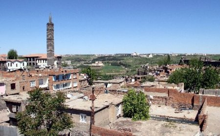 Şehit sahabe kabirlerinin çevresindeki çalışma, 5 yılda bir arpa boyu ilerledi