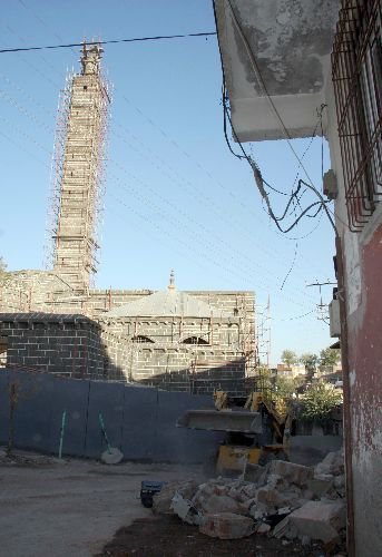 Şehit Sahabelerin Karşısındaki Ahırlar Hâlâ Yıkılamadı
