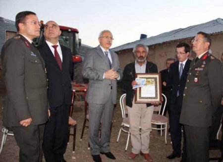 Şehit Topaloğlu’nun babasına şehadet belgesi verildi