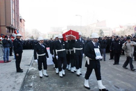 Şehit Trafik Polisi Toprağa Verildi