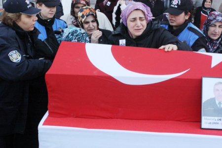 Şehit Trafik Polisi Toprağa Verildi