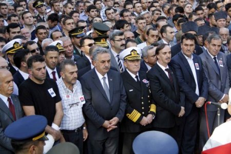 Şehit üsteğmen, vasiyeti olan şehitliğe defnedildi