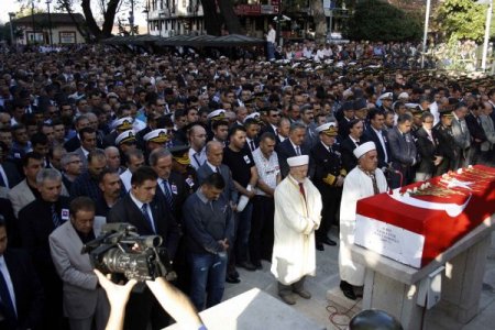 Şehit üsteğmen, vasiyeti olan şehitliğe defnedildi