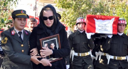 Şehit Üsteğmen Ersan Yenici son yolculuğuna uğurlandı