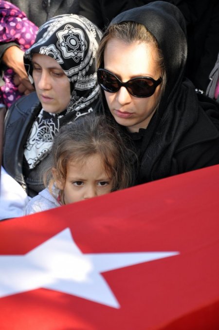 Şehit Üsteğmen Ersan Yenici son yolculuğuna uğurlandı