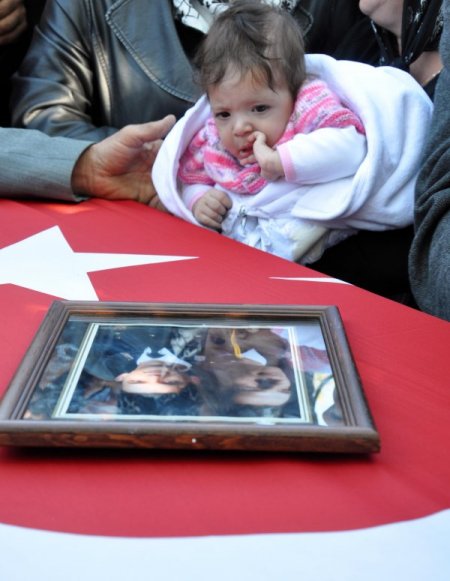 Şehit Üsteğmen Ersan Yenici son yolculuğuna uğurlandı