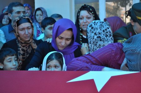 Şehit Uzman Çavuş Apaydın'ın küçük kızı Sudem, bugün okula başlayamadı