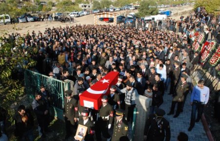 Şehit Uzman Çavuş Bilal Akgün Kahramanmaraş'ta toprağa verildi