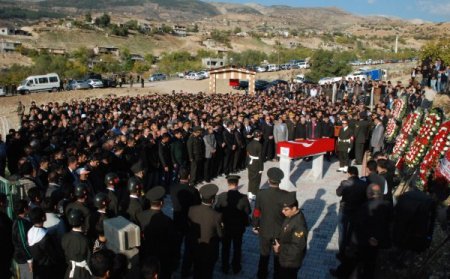 Şehit Uzman Çavuş Bilal Akgün Kahramanmaraş'ta toprağa verildi