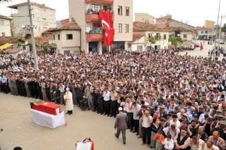 Şehit Uzman Çavuş Gözyaşları Arasında Son Yolculuğuna Uğurlandı