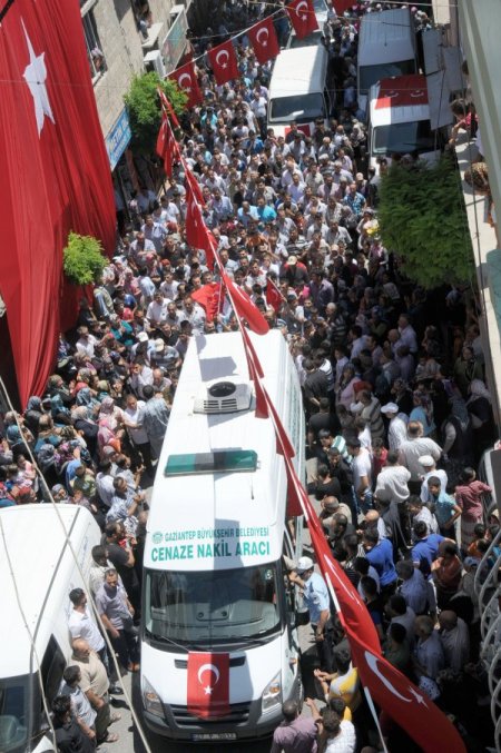 Şehit Uzman Çavuş Özdemir'in Cenazesi, Gaziantep'te Toprağa Verildi