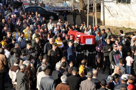 Şehit Uzman Çavuş Son Yolculuğuna Gözyaşlarıyla Uğurlandı