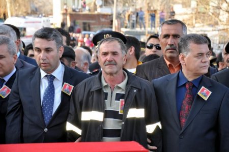Şehit Uzman Çavuş Son Yolculuğuna Gözyaşlarıyla Uğurlandı
