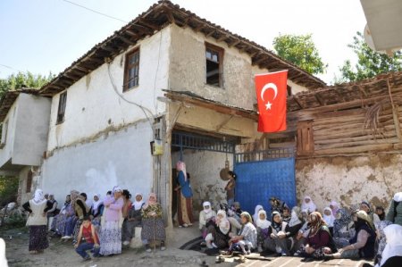 Şehit Uzman Çavuş Tanju Çolak ebediyete uğurlandı
