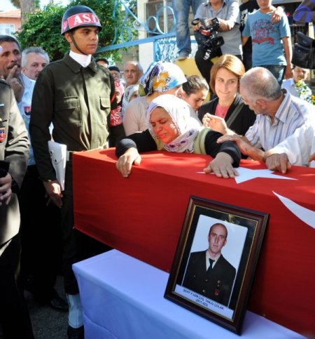 Şehit Uzman Çavuş Tanju Çolak ebediyete uğurlandı