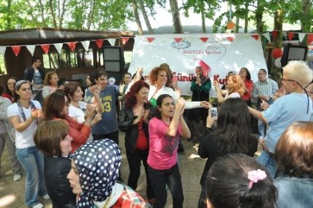 Şehit ve engelli anneleri ile engelli çocuklar kahvaltıda bir araya geldi