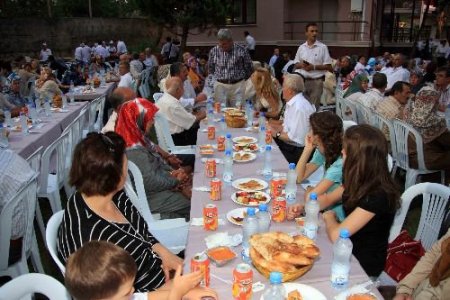 Şehit Ve Gazi Aileleri, Şehit Anıtının Açılışında Buluştu