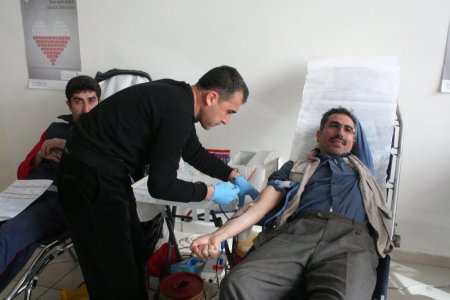 Şehit ve gazi ailelerinden kan bağışı