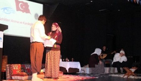 Şehit ve kardeşlik gecesinde duygu seli