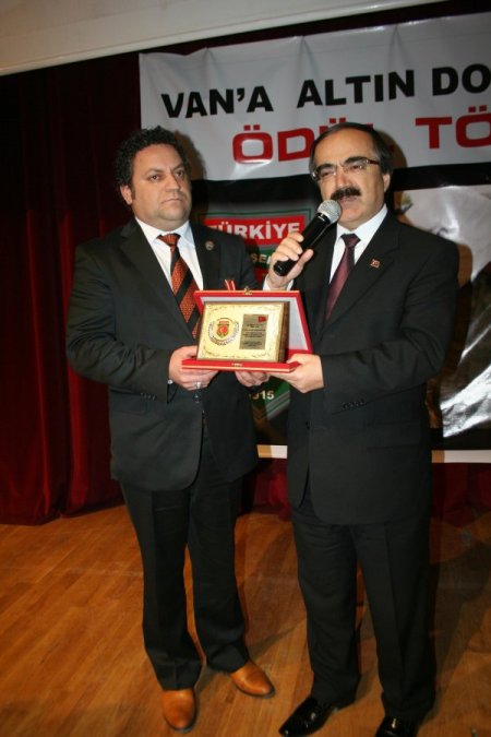 Şehit Yakınları Ve Gazilerden, Depremzedelere Yardım Edenlere Ödül
