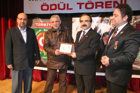 Şehit Yakınları Ve Gazilerden, Depremzedelere Yardım Edenlere Ödül