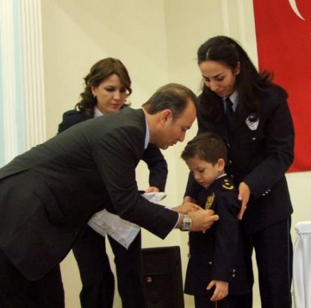 Şehit Yakınlarıyla Gazilere Devlet Övünç Madalyası Verildi
