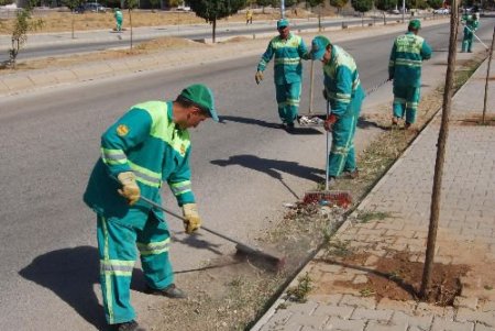 Şehitkamil Belediyesi Temizlik Ekipleri, Gazikent'i Temizledi