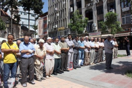 Şehitler için gıyabi cenaze namazı kılıp, terörü telin ettiler