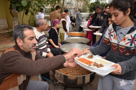 Şehitler için hatimler yapıldı, yemek dağıtıldı
