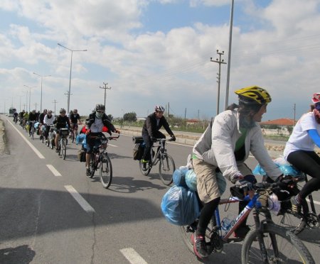 Şehitler için pedal çevirdiler