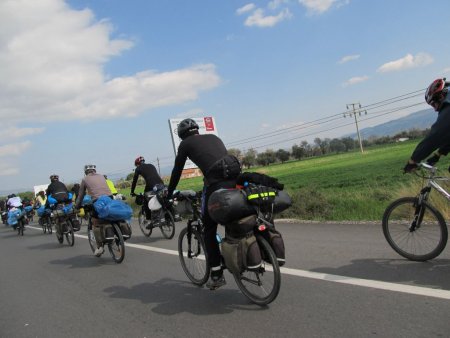 Şehitler için pedal çevirdiler