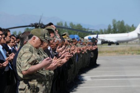 Şehitler İçin Van'da Tören Düzenlendi