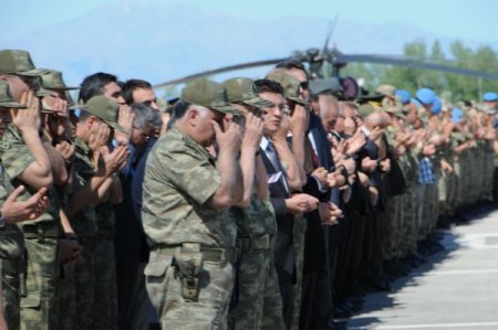 Şehitler İçin Van'da Tören Düzenlendi