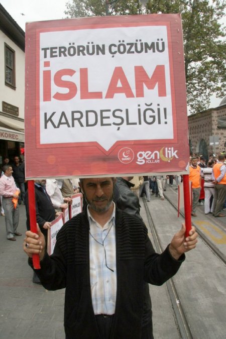 Şehitler için yürüdüler