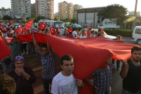 Şehitler için yürüdüler