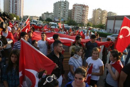 Şehitler için yürüdüler