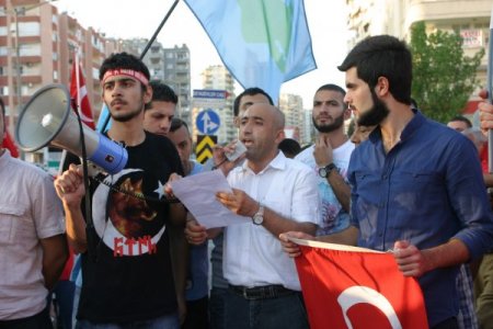 Şehitler için yürüdüler