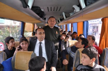 Şehitlerle kucaklaşmak için Sarıkamış'a Tarsus'tan 47 öğrenci uğurlandı