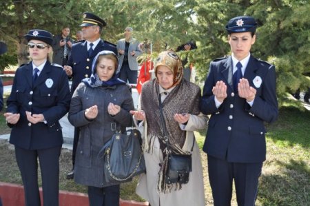 Şehitlikte Okunan Şiir, Şehit Annelerini Duygulandırdı