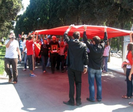 Şehitlikteki Terör Protestosunda Gerginlik