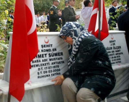 Şehitlikteki Törende Duygusal Anlar Yaşandı