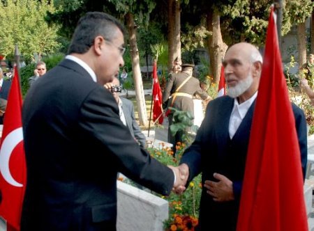 Şehitlikteki Törende Duygusal Anlar Yaşandı