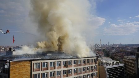 Şeker Fabrikaları Genel Müdürlüğü’ndeki yangın kontrol altına alındı