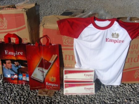 Şeker ve çikolataların arasından kaçak sigara çıktı