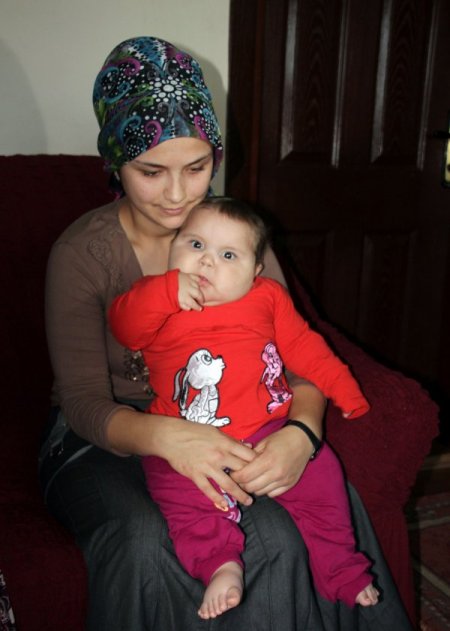 Sekiz ayda 15 kiloya ulaşan Melek'in ailesi yardım bekliyor