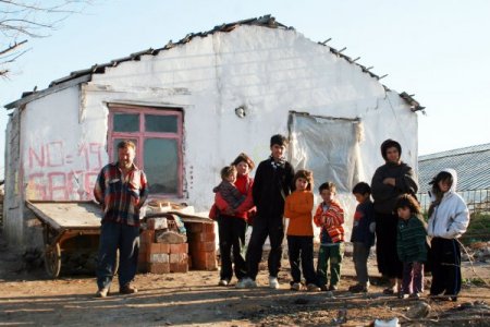 Sekiz Çocukla Tek Göz Odada Yaşayan Aile, Kimse Yok Mu Sayesinde Sıcak Yuvaya Kavuştu